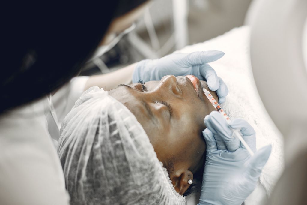 Hilos tensores: el lifting facial sin cirugía que está redefiniendo la armonización